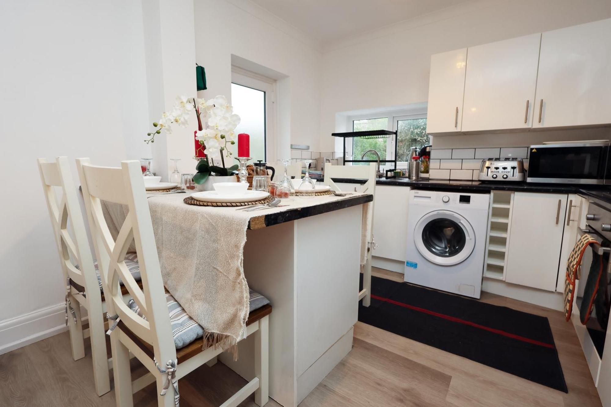 Cardiff City Guesthouse, Central Rooms, Fast Wi-Fi, On-Street Parking Exterior foto