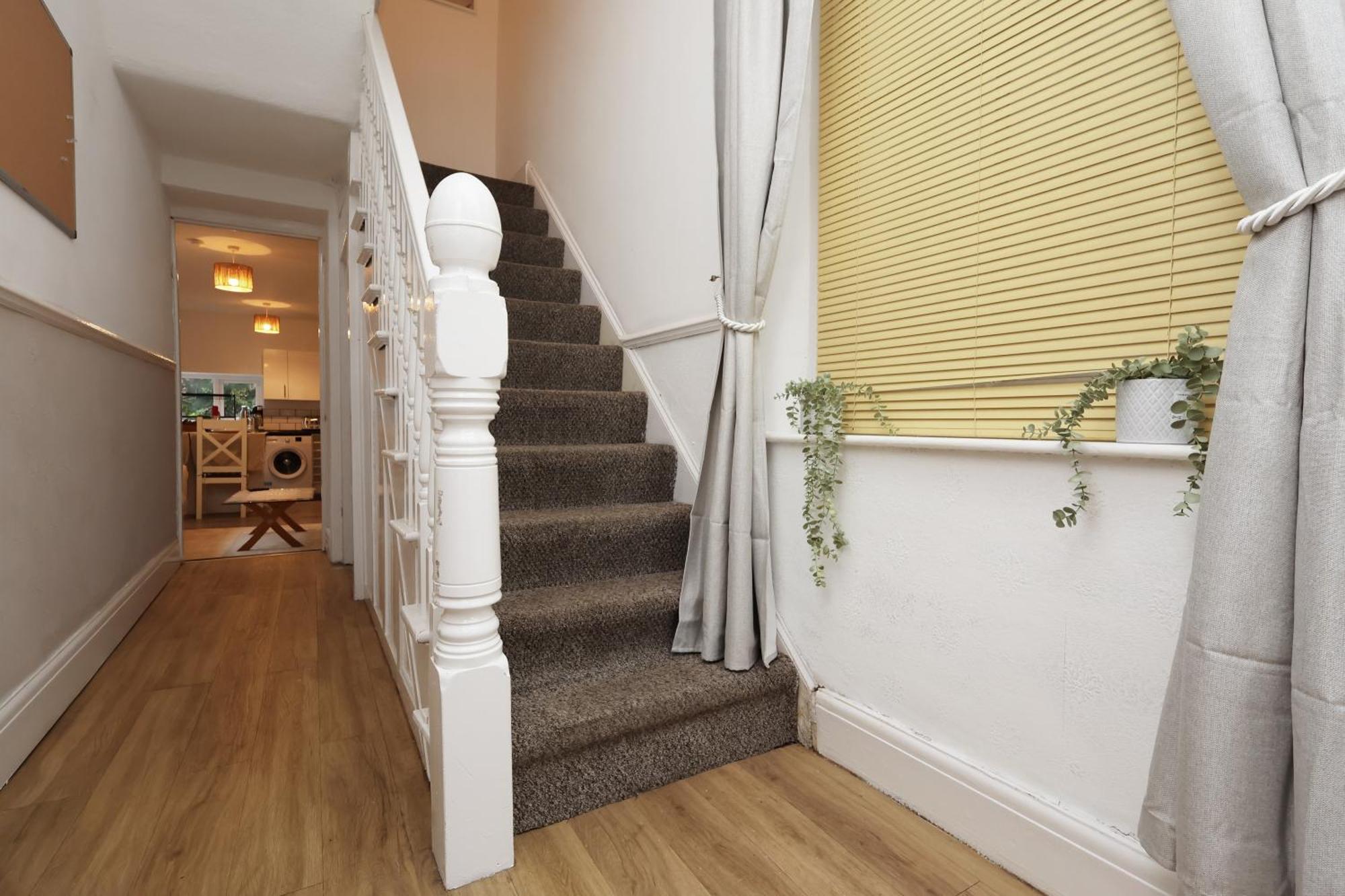 Cardiff City Guesthouse, Central Rooms, Fast Wi-Fi, On-Street Parking Exterior foto