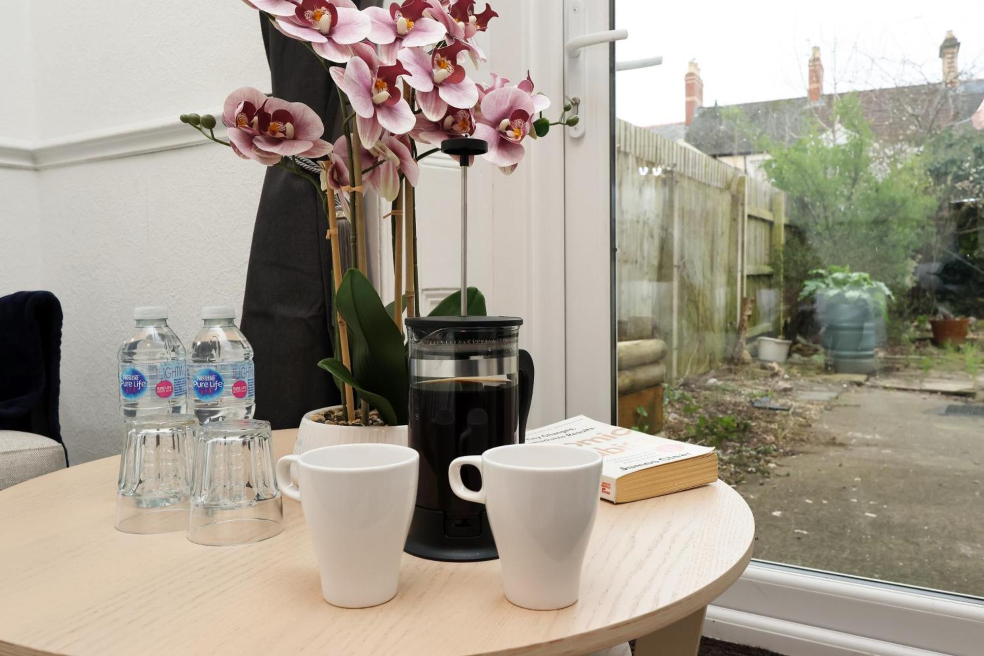 Cardiff City Guesthouse, Central Rooms, Fast Wi-Fi, On-Street Parking Exterior foto