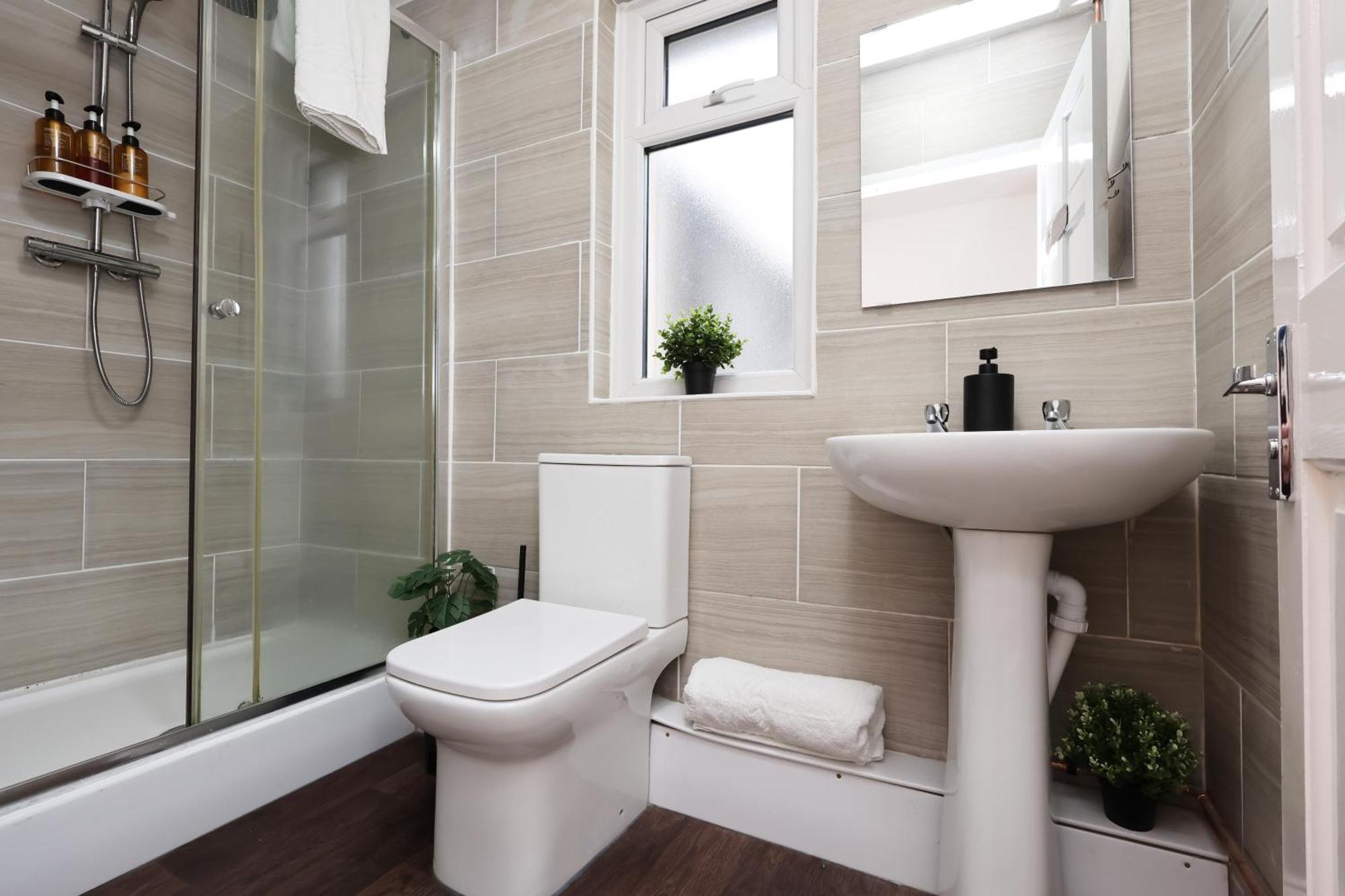 Cardiff City Guesthouse, Central Rooms, Fast Wi-Fi, On-Street Parking Exterior foto
